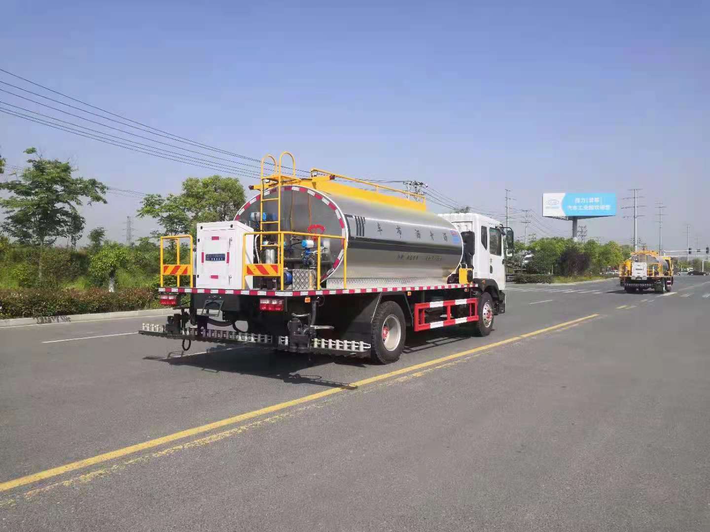 東風(fēng)D9國六10噸瀝青灑布車