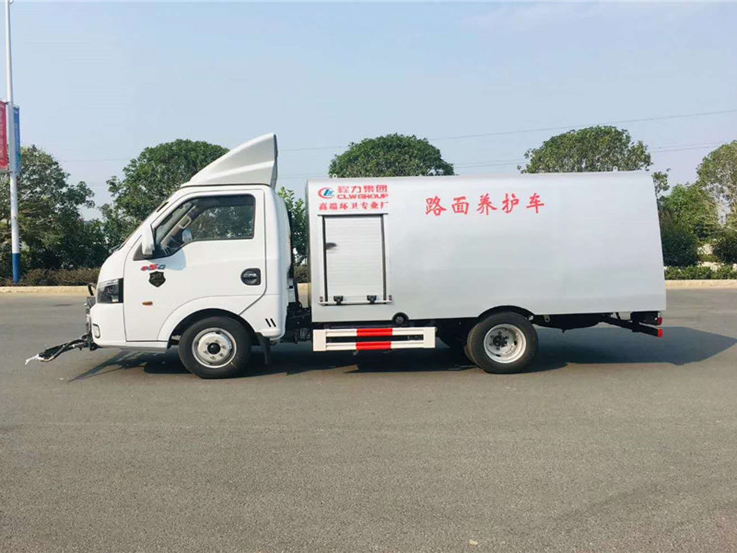 東風(fēng)途逸路面養(yǎng)護(hù)車
