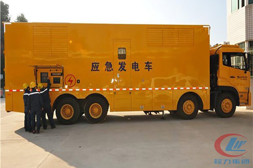 天龍前四后八應急發電車側面圖