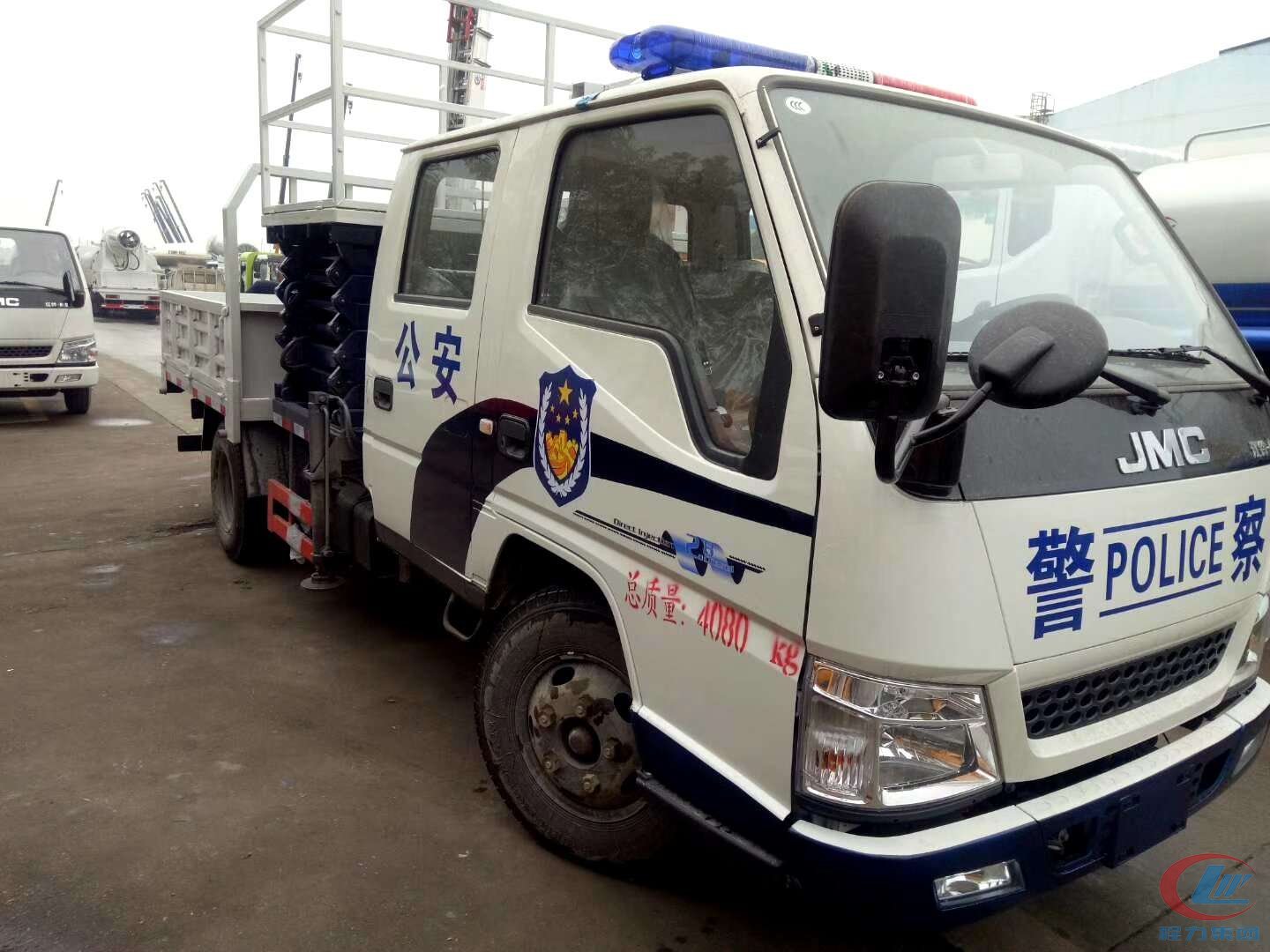 江鈴雙排警用剪叉式升降平臺高空作業車