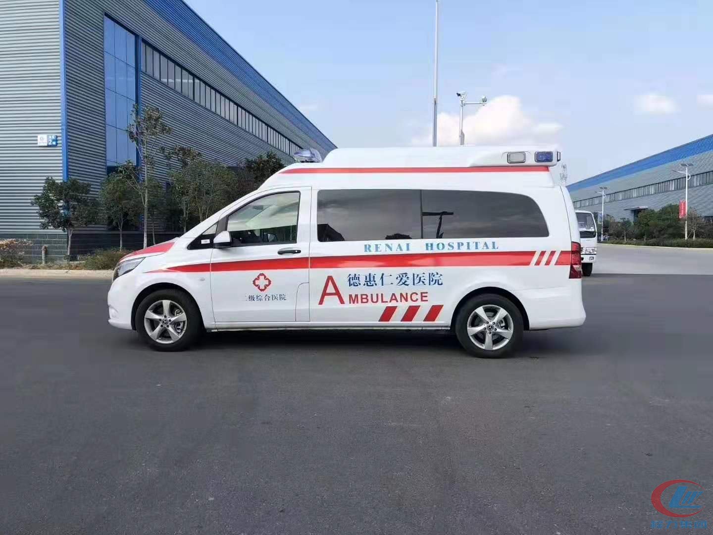 國五奔馳威霆救護車側(cè)面圖