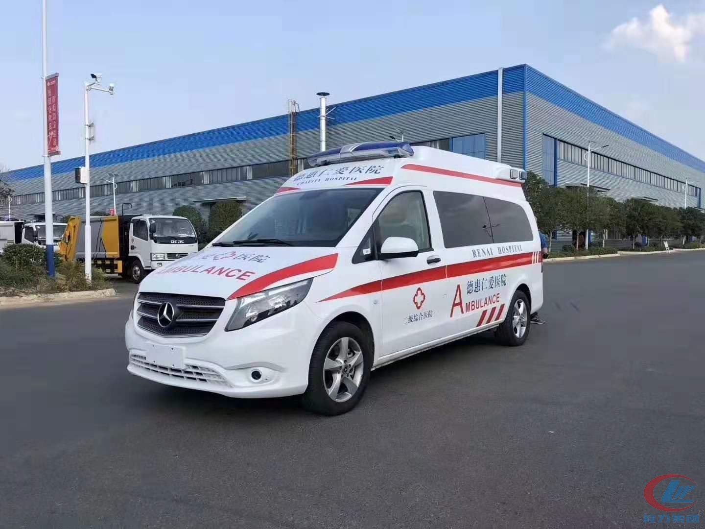 國五奔馳威霆救護車側(cè)面圖