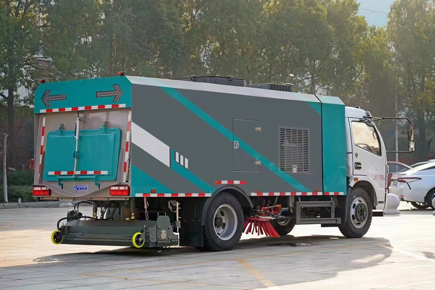 程力東風(fēng)第三代干濕兩用吸塵車，帶洗掃功能和干掃功能